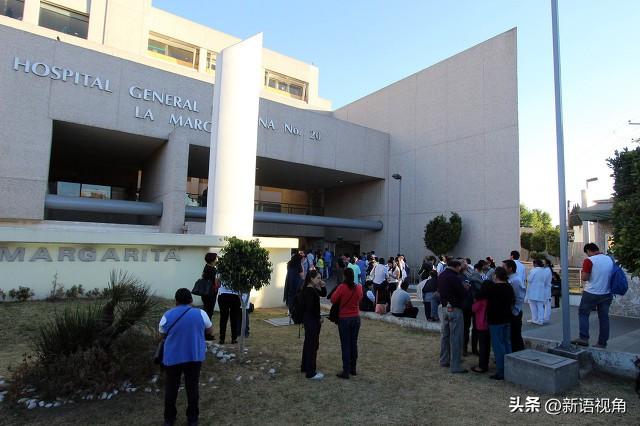 高考迟到1分钟被拒！男生含泪离开 知恋人曝考生没怙恃
，网友辣评