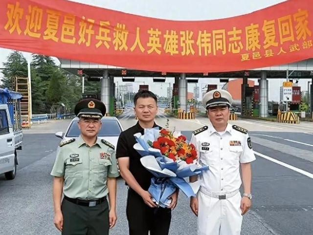 张伟连救5人火到国际！婚姻状态曝光，美女
排队
要嫁人，家属回应