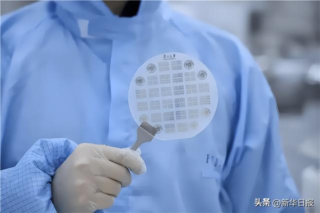 颠覆欧美标准！我国成功研制环球首款二维芯片，ASML"天塌了"？