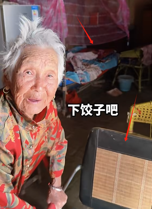 河南27岁驻村书记“蹭饭”火了！国平易近

日报表彰，网友怒赞：接地气