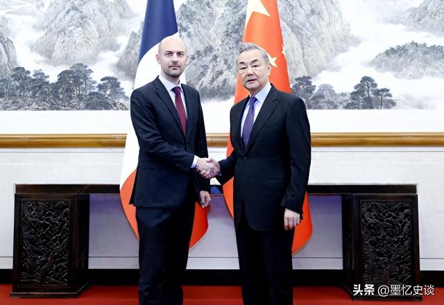 中法通话后，法国一架专机背信窜台，中国的恼怒
马克龙蒙受不来