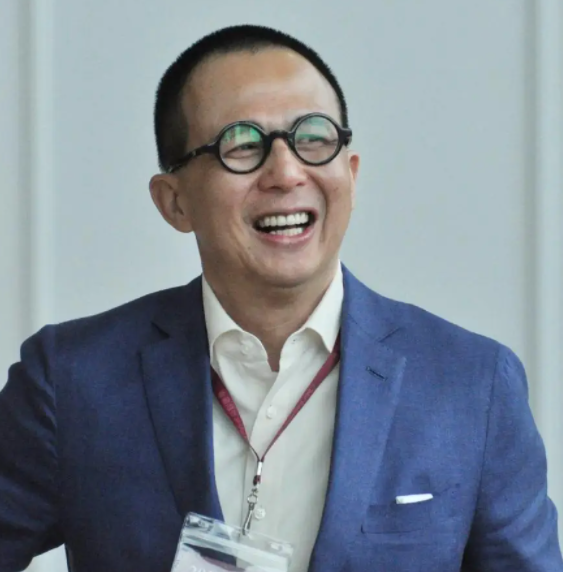 此次
，高调官宣新恋情的梁洛施，终究没给凉薄的李泽楷留一丝面子