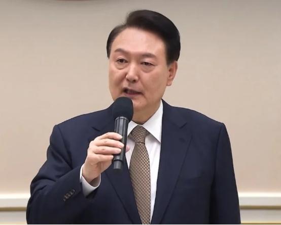 194票赞成！韩投票效果出来了，尹锡悦或被送进年夜

牢？朴槿惠掉
声