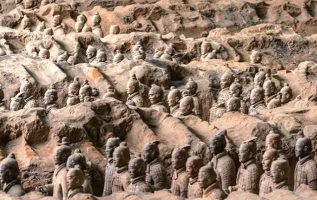 司马迁果然没瞎扯
，秦始皇陵再勘察
时，考古队挖出两只铜鹤