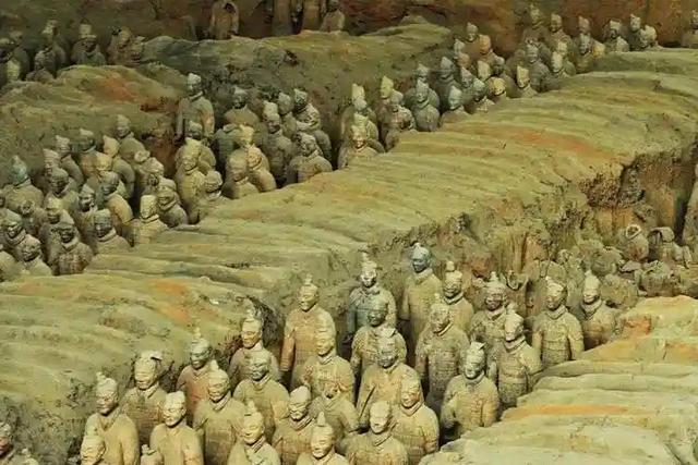 司马迁果然没瞎扯
，秦始皇陵再勘察
时，考古队挖出两只铜鹤