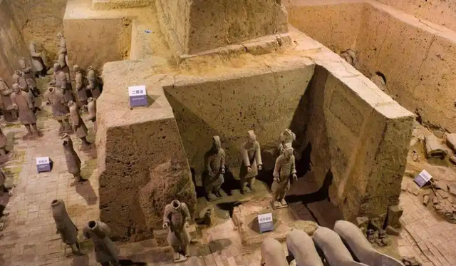 司马迁果然没瞎扯
，秦始皇陵再勘察
时，考古队挖出两只铜鹤