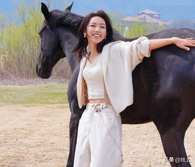女星“特权”变乱大反转！权威媒体无一发声，背后真相更毁人三观
