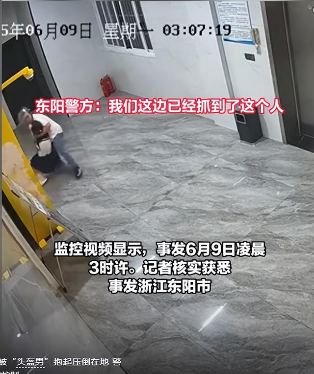 女孩被压倒猥亵后续！故意
戴头盔遮挡面部，上下齐手，全过程曝光