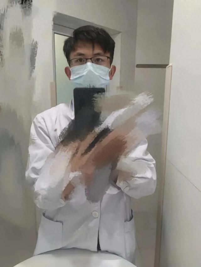 罗帅宇坠楼前曾给两人发短信，内容曝光，湘雅二病院
两年间给罗帅宇转账40多万