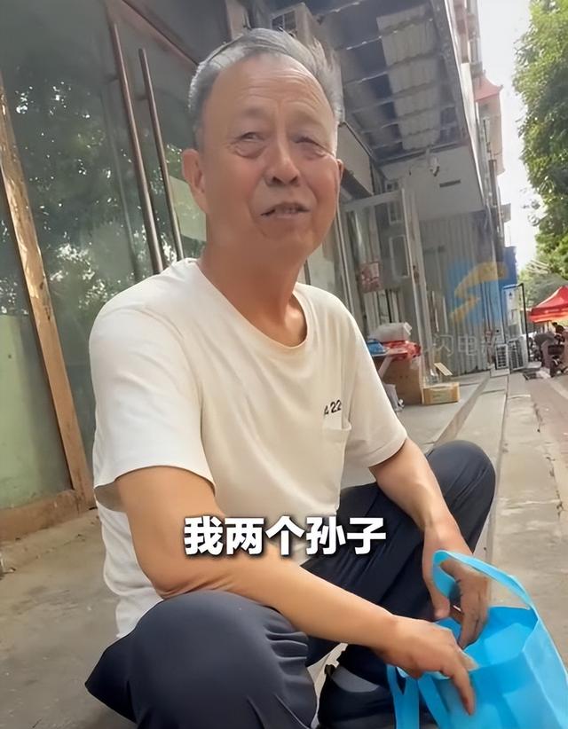 掉
踪的爸，改嫁的妈，双胞胎考生这一跪火上了国平易近

日报，让人破防