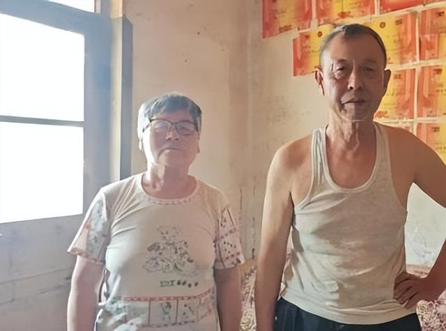 掉
踪的爸，改嫁的妈，双胞胎考生这一跪火上了国平易近

日报，让人破防