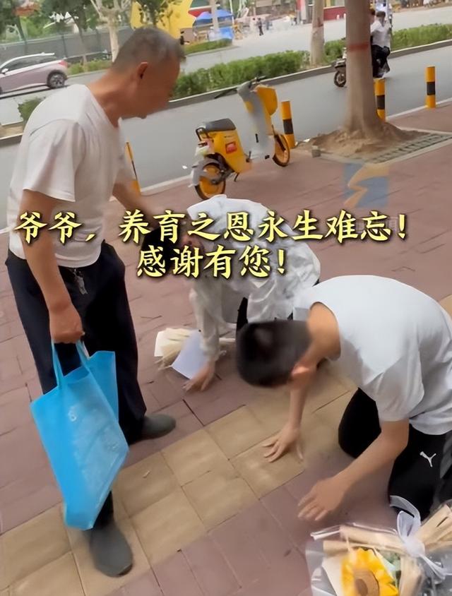 掉
踪的爸，改嫁的妈，双胞胎考生这一跪火上了国平易近

日报，让人破防