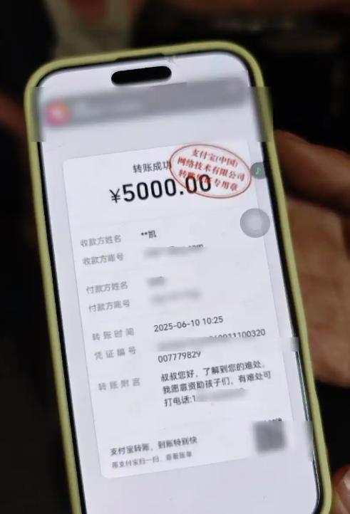 掉
踪的爸，改嫁的妈，双胞胎考生这一跪火上了国平易近

日报，让人破防