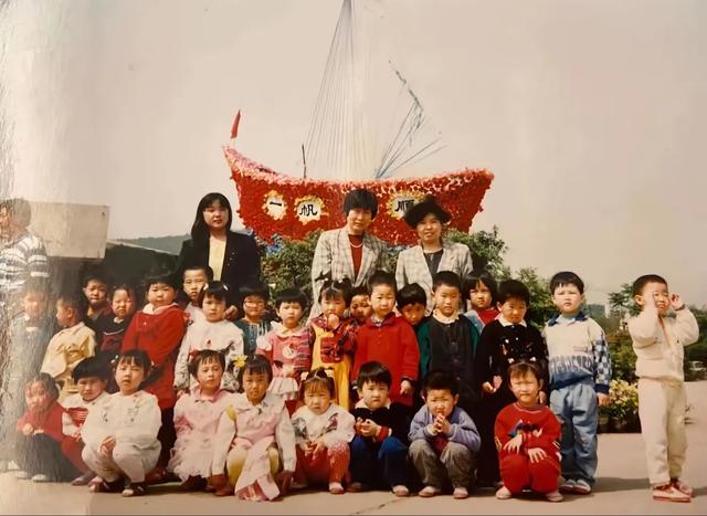 韦东奕幼儿园照片曝光，从小就与众差异，衣着整洁被父母养的很好