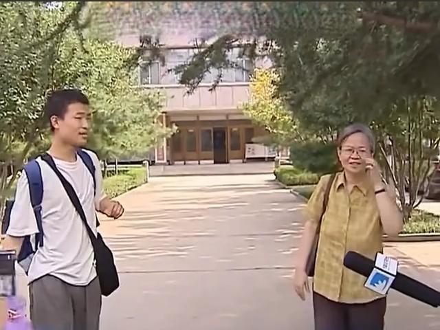 韦东奕幼儿园照片曝光，从小就与众差异，衣着整洁被父母养的很好