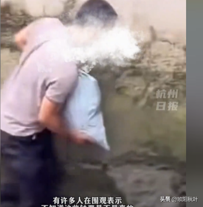 突发！深圳河流惊现大年夜

批
现金，路人捡走几十万，警方参与原因曝光