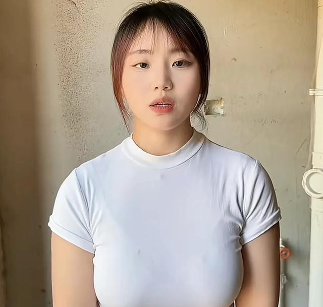 29岁女业主维权，身材火爆劳绩16W粉丝，网友请求
其丈夫不许碰她