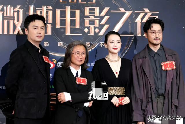 上海这一夜，被笑不露齿的章子怡惊艳，胖了一圈面相变了许多