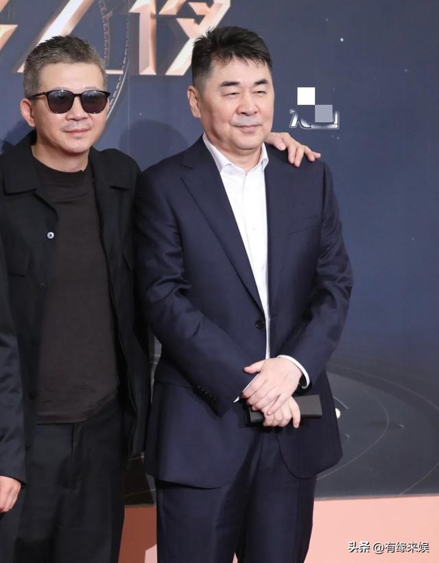 上海这一夜，被笑不露齿的章子怡惊艳，胖了一圈面相变了许多