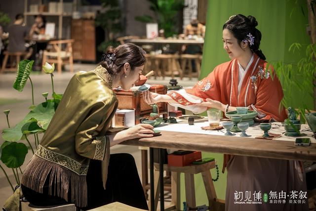 双市集IP首次联动！浦东“天物好市×初见集”打造国际化跨界嘉时间
