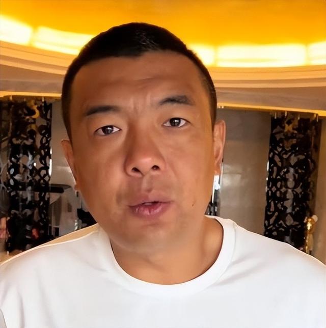 再降薪就没人踢了！前国脚暴怒发声：国足已经降到日韩的三分之一