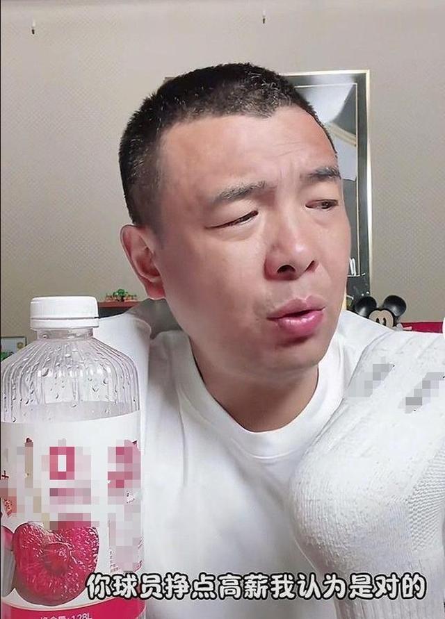 再降薪就没人踢了！前国脚暴怒发声：国足已经降到日韩的三分之一