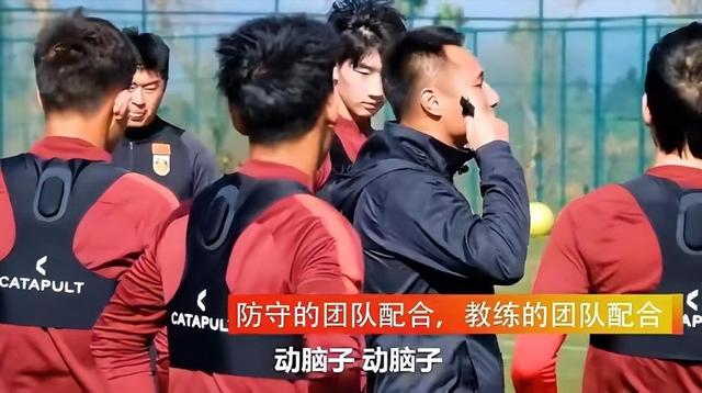 再降薪就没人踢了！前国脚暴怒发声：国足已经降到日韩的三分之一