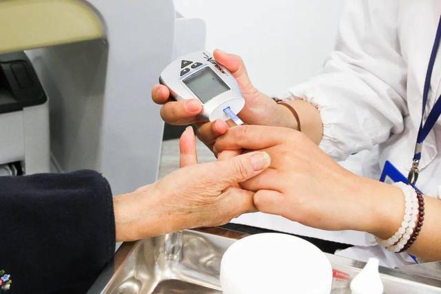大夫研究发现：白叟
若是常吃洋葱，用不了多久，4个利益不请自来