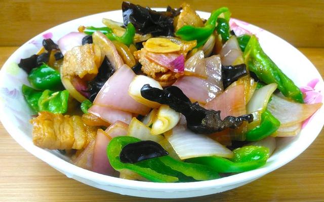 大夫研究发现：白叟
若是常吃洋葱，用不了多久，4个利益不请自来