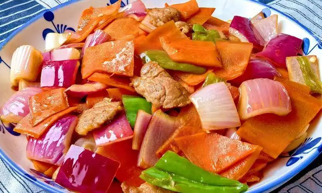 大夫研究发现：白叟
若是常吃洋葱，用不了多久，4个利益不请自来