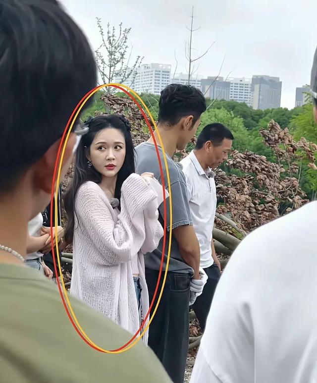 46岁陈乔恩“针雕”后现身！脸上满满胶原蛋白，让人赞叹效果明显