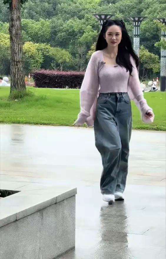 46岁陈乔恩“针雕”后现身！脸上满满胶原蛋白，让人赞叹效果明显