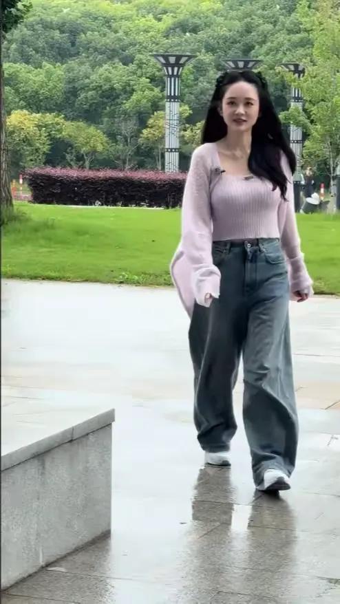 46岁陈乔恩“针雕”后现身！脸上满满胶原蛋白，让人赞叹效果明显