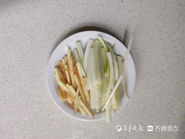壹粉食堂|招招鲜！油焖大虾出锅啦，光彩
红亮味道纯洁
浓厚超好吃