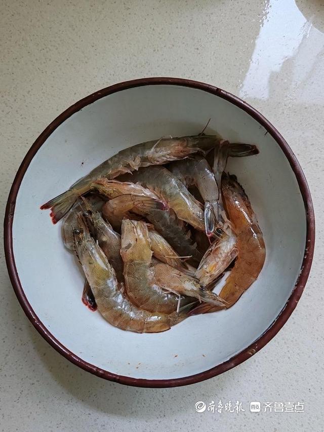 壹粉食堂|招招鲜！油焖大虾出锅啦，光彩
红亮味道纯洁
浓厚超好吃