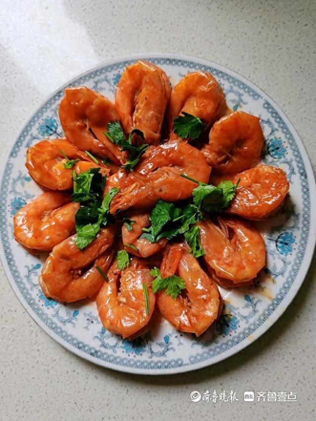 壹粉食堂|招招鲜！油焖大虾出锅啦，光彩
红亮味道纯洁
浓厚超好吃