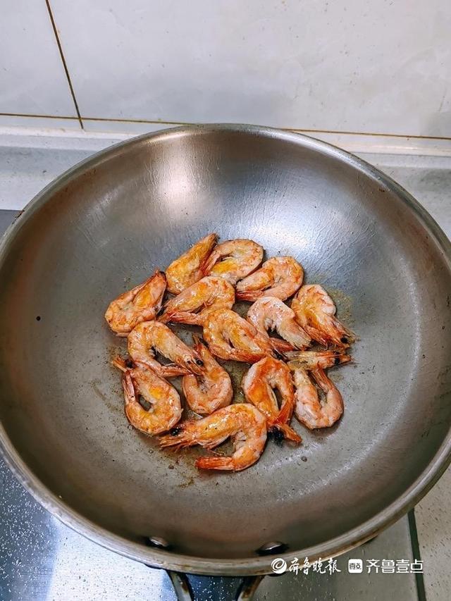 壹粉食堂|招招鲜！油焖大虾出锅啦，光彩
红亮味道纯洁
浓厚超好吃