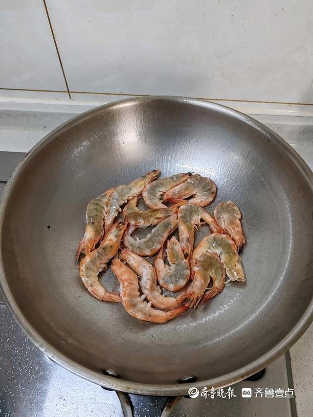 壹粉食堂|招招鲜！油焖大虾出锅啦，光彩
红亮味道纯洁
浓厚超好吃