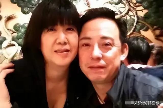 于魁智李胜素喝酒照曝光，疑贬低内地不雅观

众，他妻儿双全，她还单身

