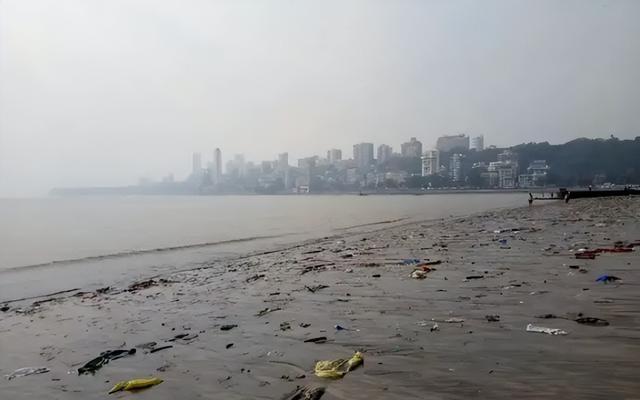 印度是空姐的噩梦？在飞机厕所洗手池上拉屎，一出机场臭味扑鼻