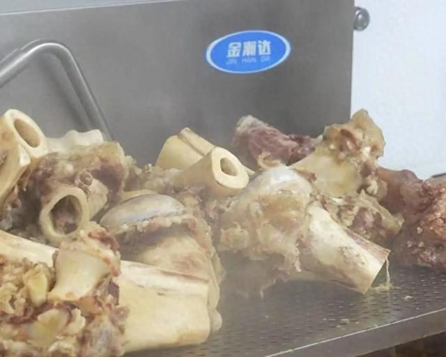 “碳水+牛肉汤=双重快乐

”！这家店把“淮南味道”搬到闵行