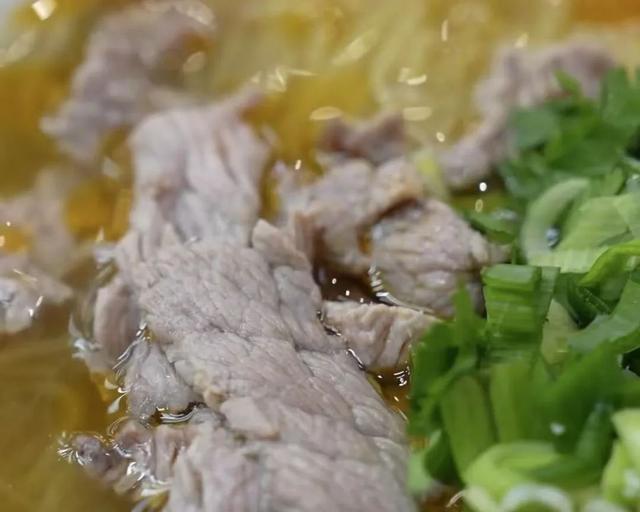 “碳水+牛肉汤=双重快乐

”！这家店把“淮南味道”搬到闵行