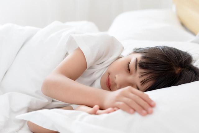 脑梗殒命的人越来越多？大夫奉劝
：天热宁可打打牌，也别做7件事