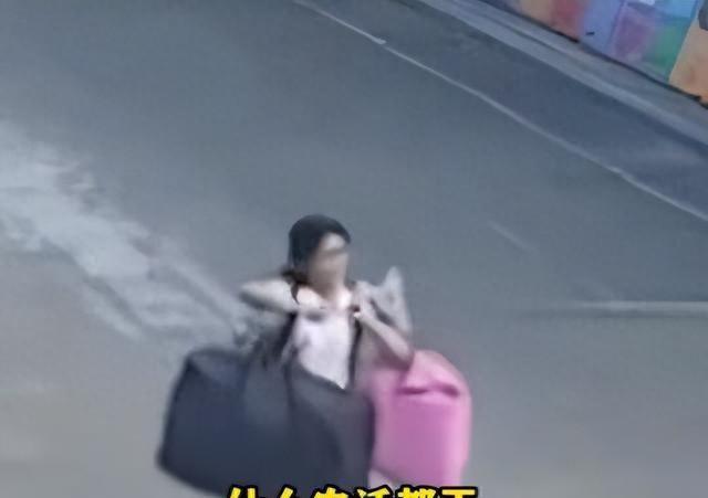 吃相太丢脸！扁担女孩爆火才5天，恶心的一幕就产生
了！官媒发声