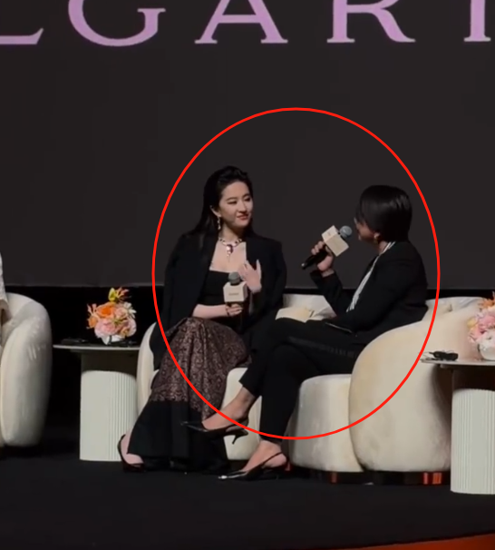 刘亦菲现身宝格丽，抹布裹腿被一光头紧盯，身材圆润超有料很抢眼