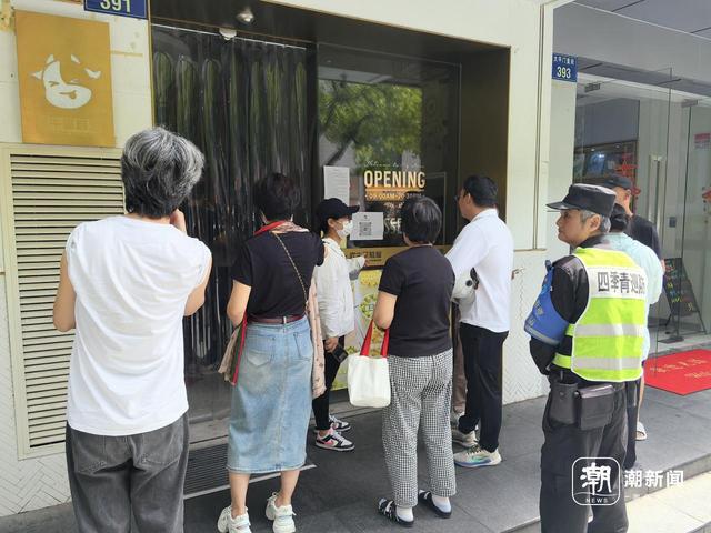 杭州“欢牛蛋糕屋”陷闭店风浪
，加盟商：太忽然，我的店咋办