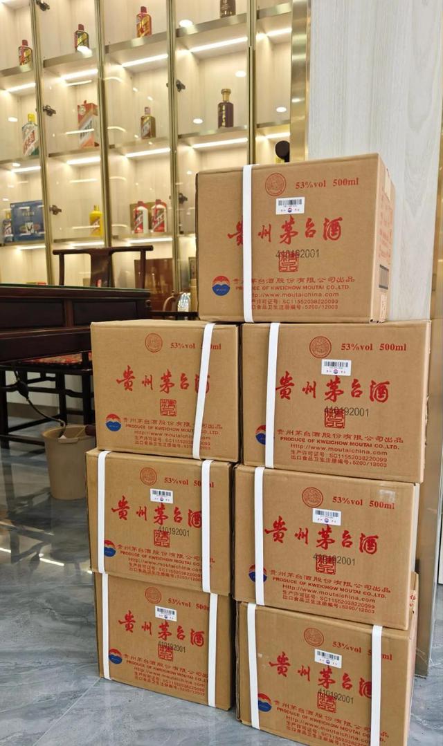 中心禁酒令再升级！公事
员喝酒直接免职
？酒友：囤酒好机遇！