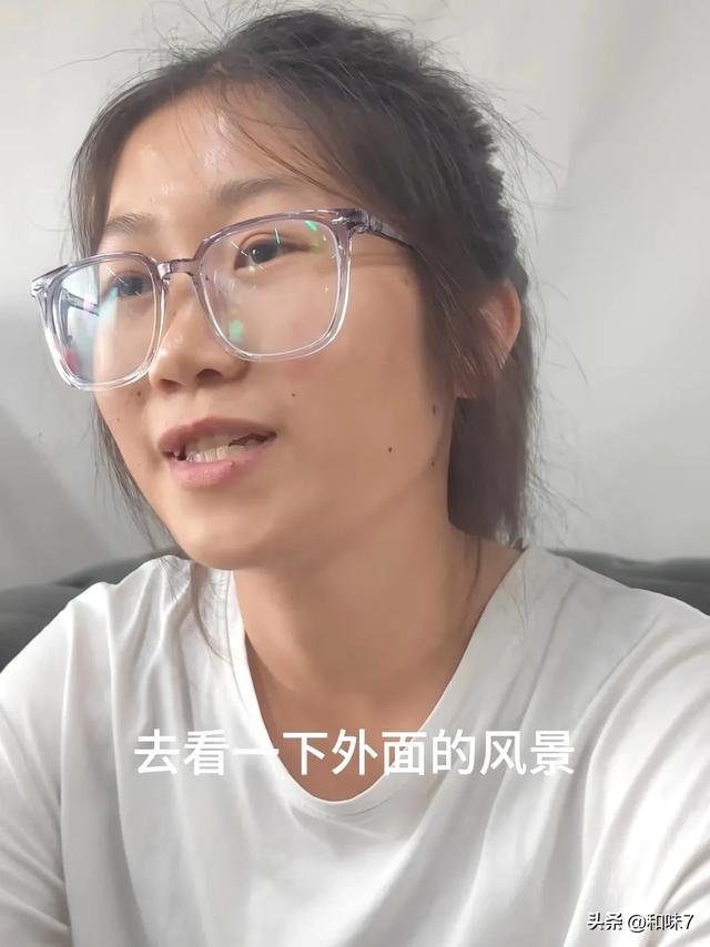 广西桂林扁担女孩百口人员身份被扒，网友：有一种爱叫别打扰！