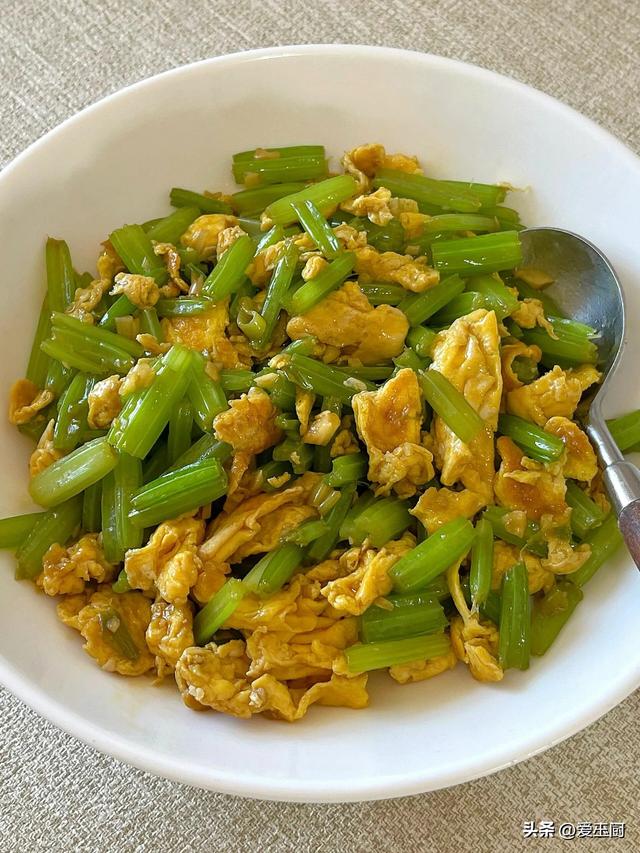 临近夏至，别忘要“补夏”，“1肉、2果、3菜”记得吃，顺应
时节