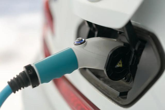 只聊“插混车”的缺点！开了6个月，含泪跟年夜
家
聊点真实感想
沾染

